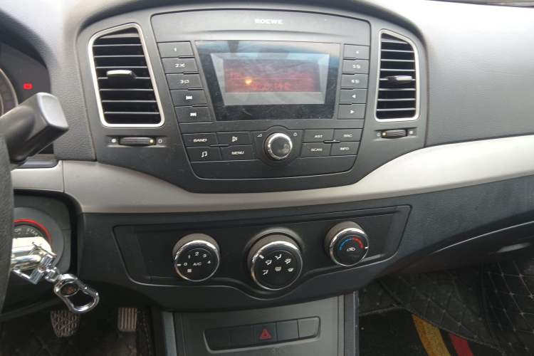 Used Roewe 350 2014 1.5L Manual Xunchi Edition Audio And AC Panel