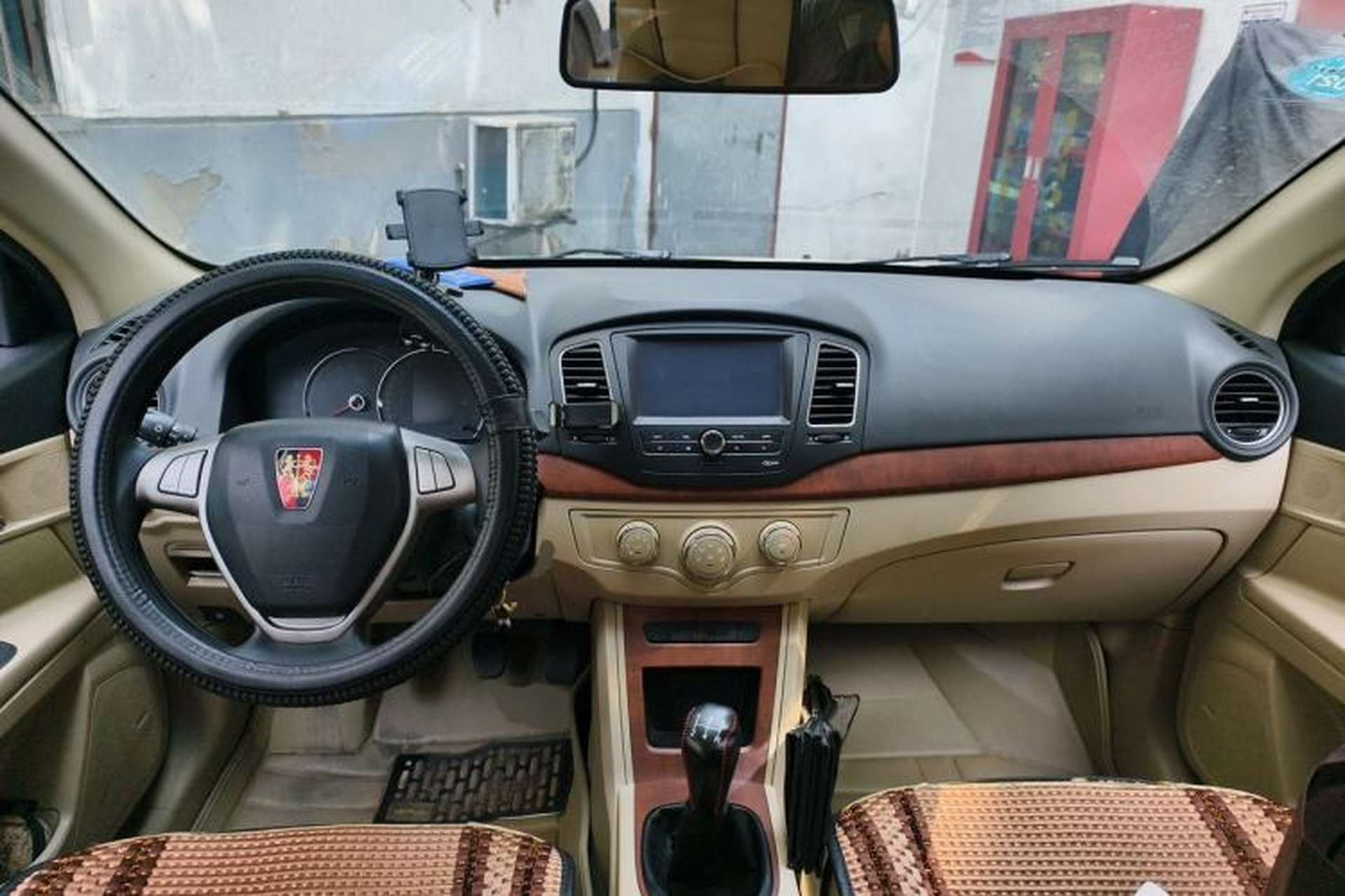 Used Roewe 350 2014 1.5L Manual Swift Edition Center Console