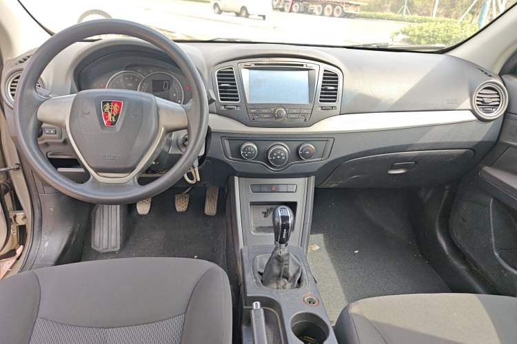 Used Roewe 350 2014 1.5L Manual Xunchi Edition Center Console