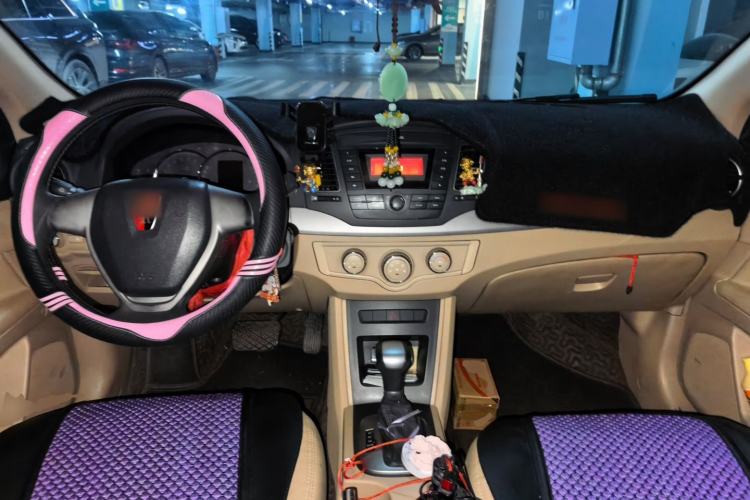 Used Roewe 350 2014 1.5L Automatic Xunda Edition Center Console