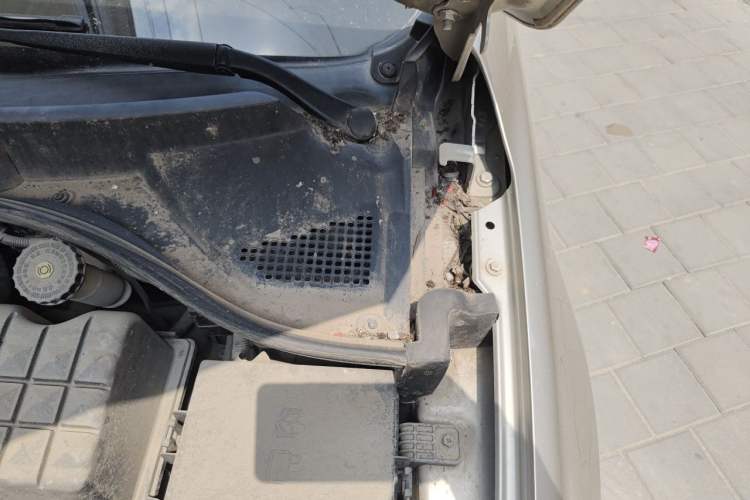 Used Roewe 350 2014 1.5L Automatic Xunyue Version Engine Bay Left
