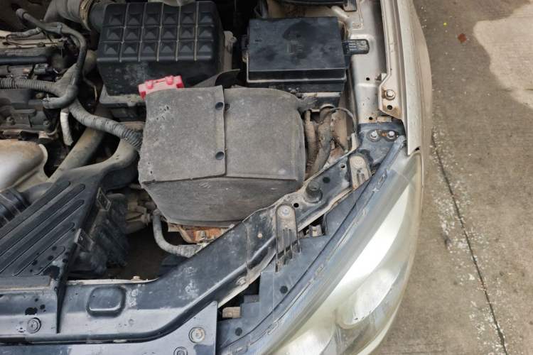 Used Roewe 350 2014 1.5L Manual Xunchi Edition Engine Bay Left