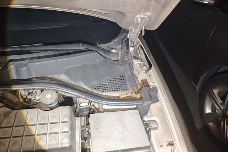 Used Roewe 350 2014 1.5L Automatic Xunyue Version Engine Bay Left