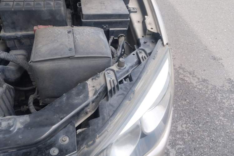 Used Roewe 350 2014 1.5L Manual Xunchi Edition Engine Bay Left