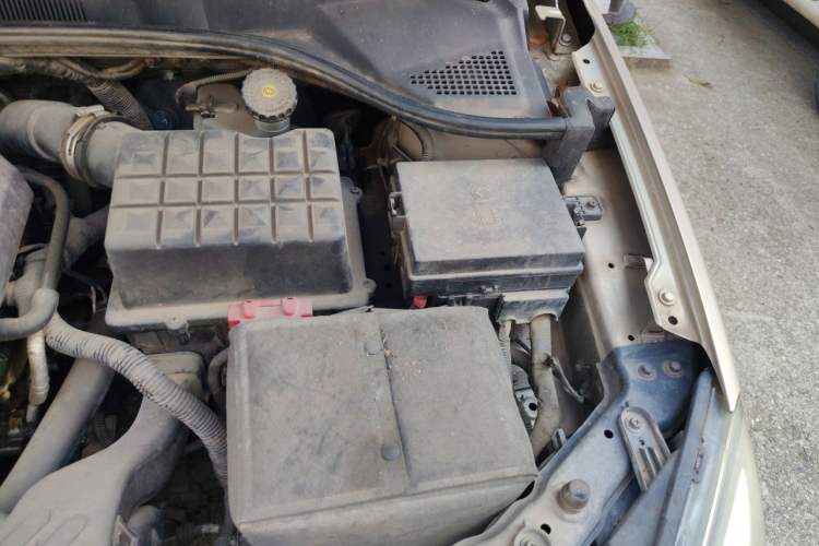 Used Roewe 350 2014 1.5L Manual Swift Edition Engine Bay Left