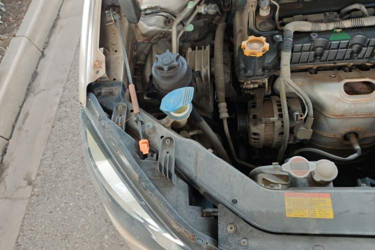 Used Roewe 350 2014 1.5L Manual Xunchi Edition Engine Bay Right