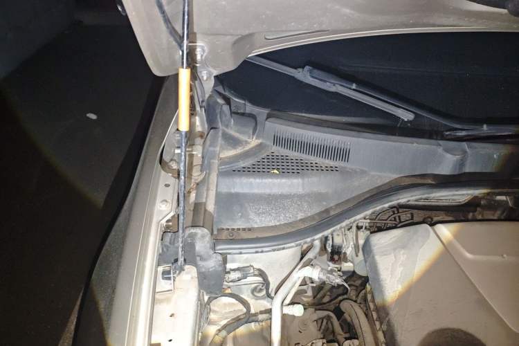 Used Roewe 350 2014 1.5L Automatic Xunyue Version Engine Bay Right