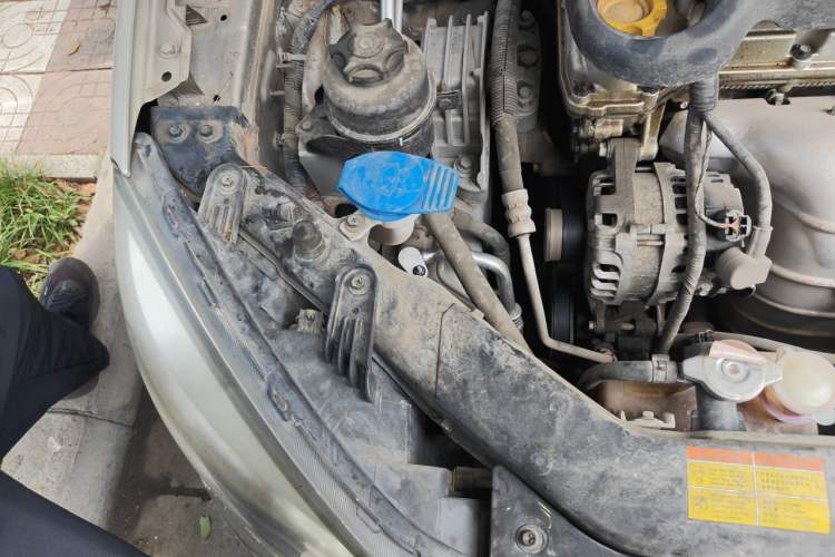 Used Roewe 350 2014 1.5L Automatic Xunyue Version Engine Bay Right