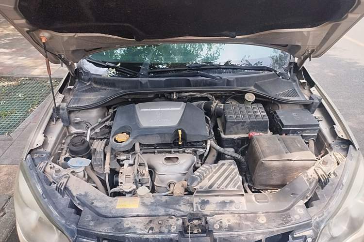 Used Roewe 350 2014 1.5L Manual Swift Edition Engine Bay