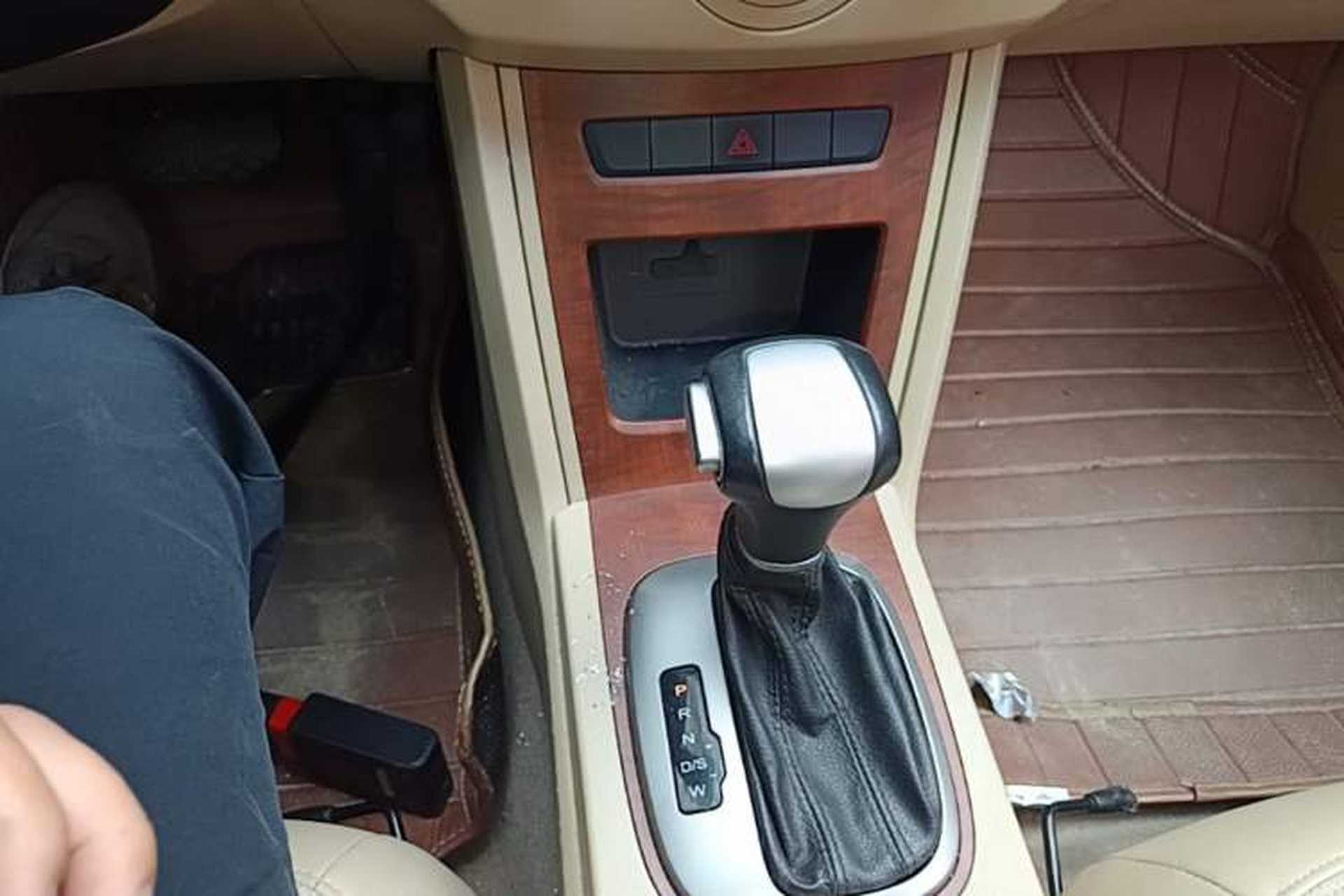 Used Roewe 350 2014 1.5L Automatic Xunyue Version Gear Lever