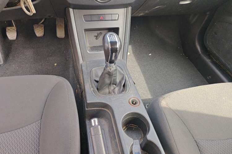 Used Roewe 350 2014 1.5L Manual Xunchi Edition Gear Lever