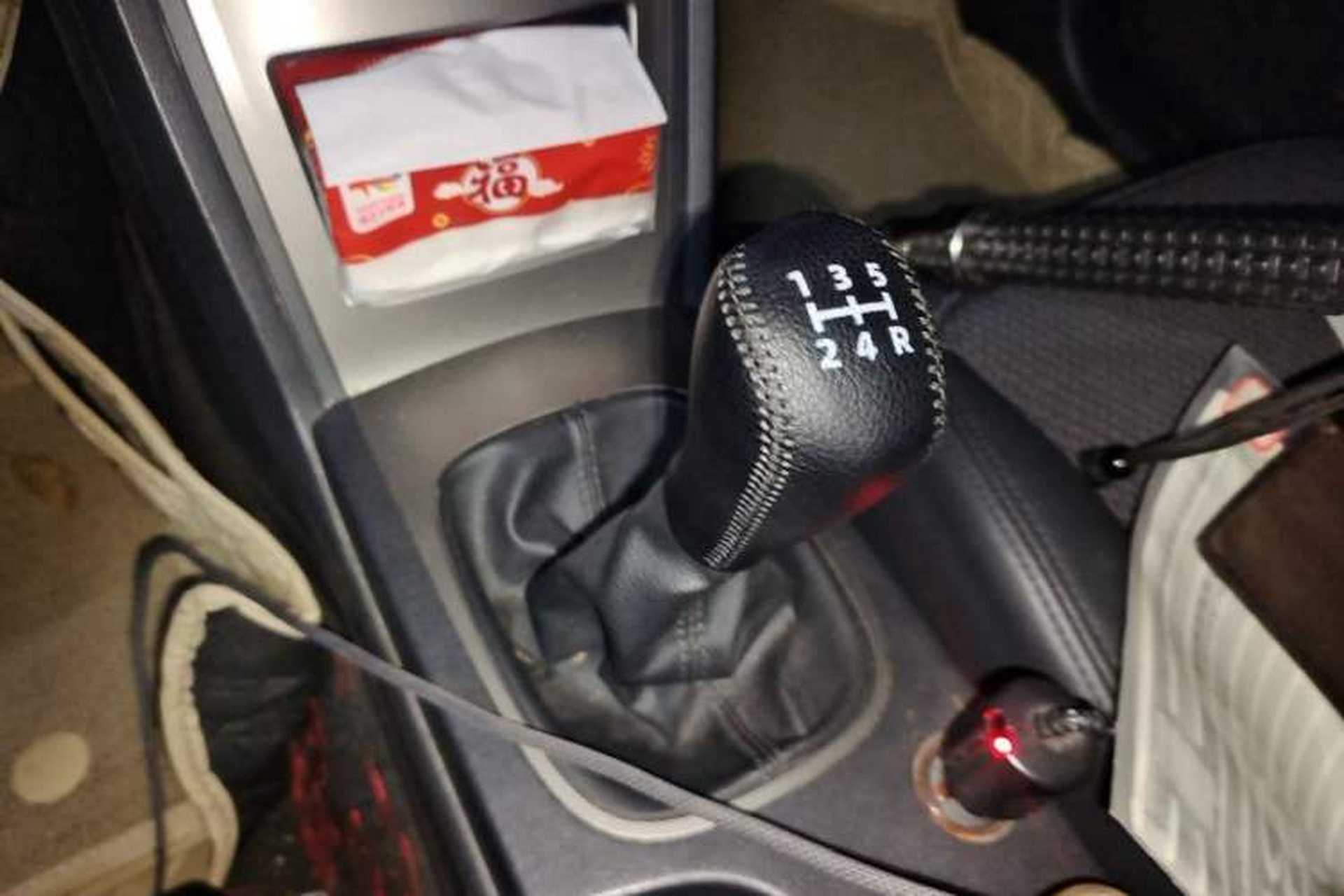 Used Roewe 350 2014 1.5L Manual Swift Edition Gear Lever