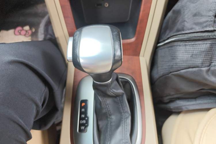 Used Roewe 350 2014 1.5L Automatic Xunyue Version Gear Lever