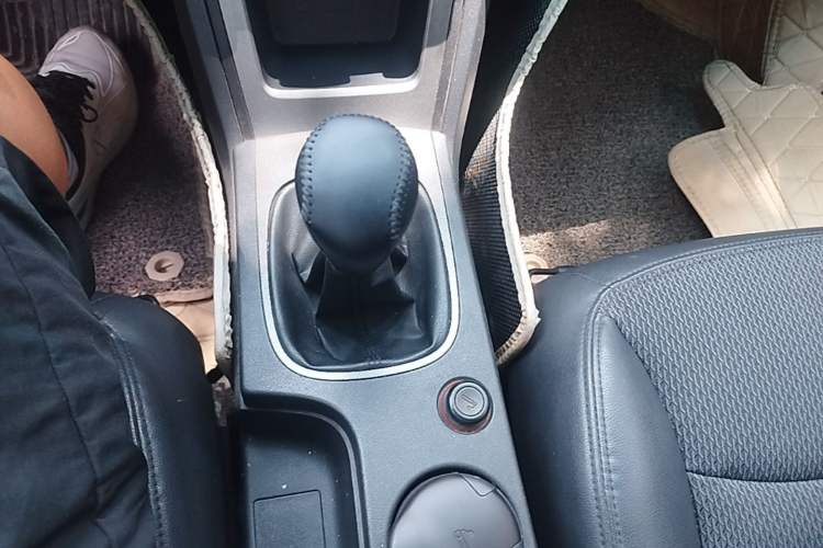 Used Roewe 350 2014 1.5L Manual Swift Edition Gear Lever