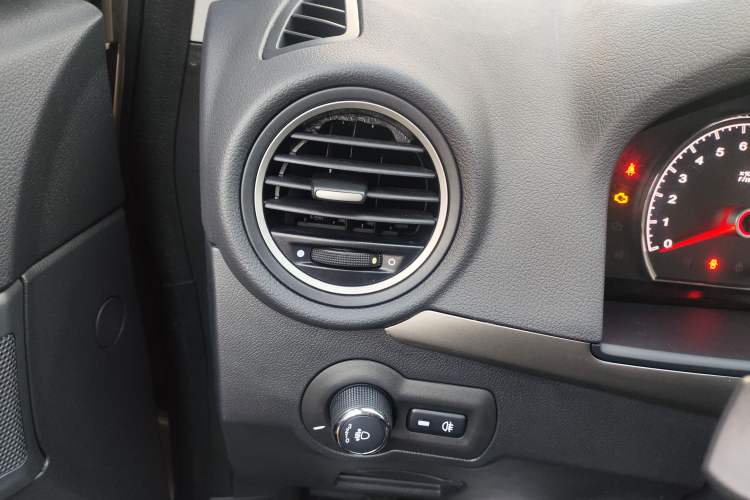 Used Roewe 350 2014 1.5L Automatic Xunda Edition Interior 7