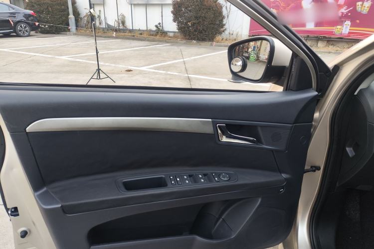 Used Roewe 350 2014 1.5L Automatic Xunda Edition Interior 9