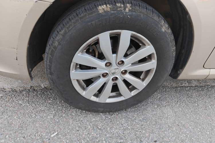 Used Roewe 350 2014 1.5L Automatic Xunda Edition Left Front Wheel Hub