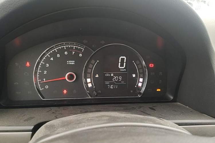 Used Roewe 350 2014 1.5L Manual Xunchi Edition Odometer Close Up