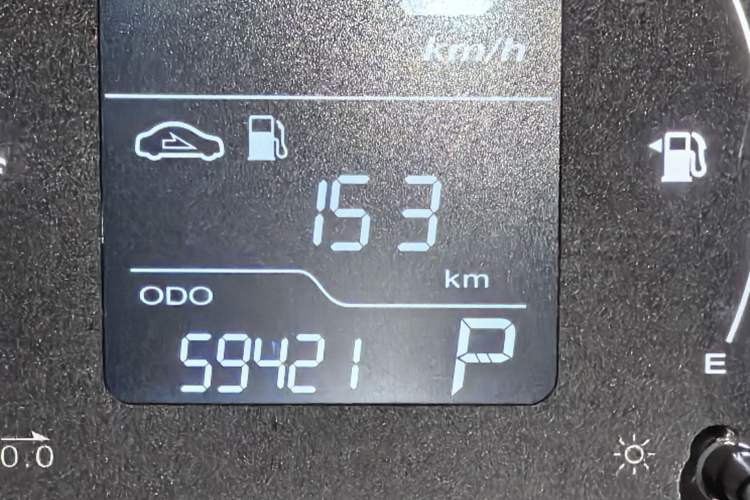 Used Roewe 350 2014 1.5L Automatic Xunda Edition Odometer Close Up