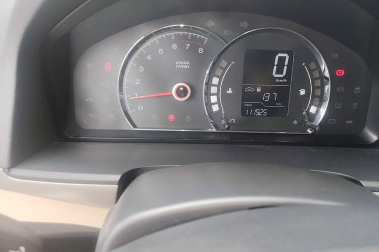 Used Roewe 350 2014 1.5L Manual Xunchi Edition Odometer Close Up