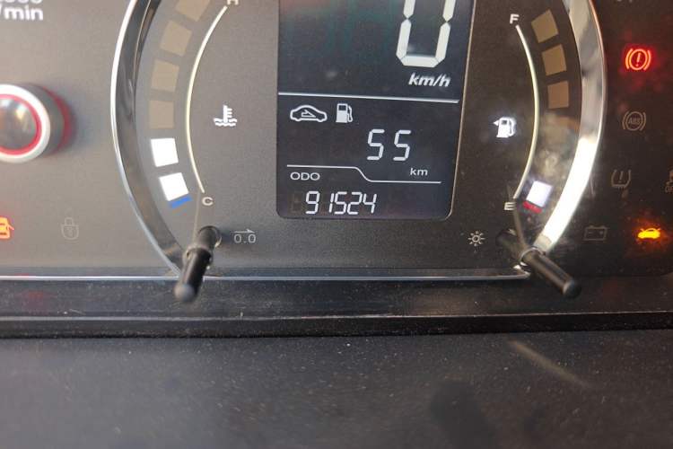 Used Roewe 350 2014 1.5L Manual Xunchi Edition Odometer Close Up