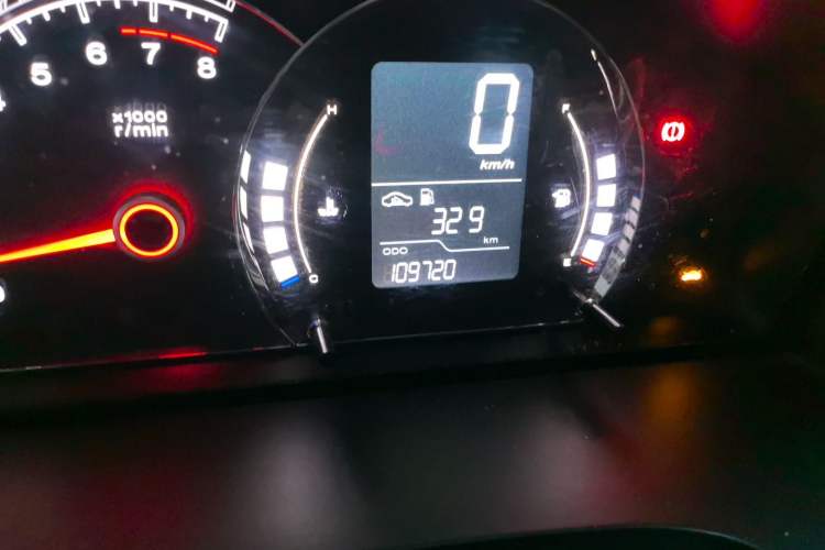 Used Roewe 350 2014 1.5L Manual Xunchi Edition Odometer Close Up