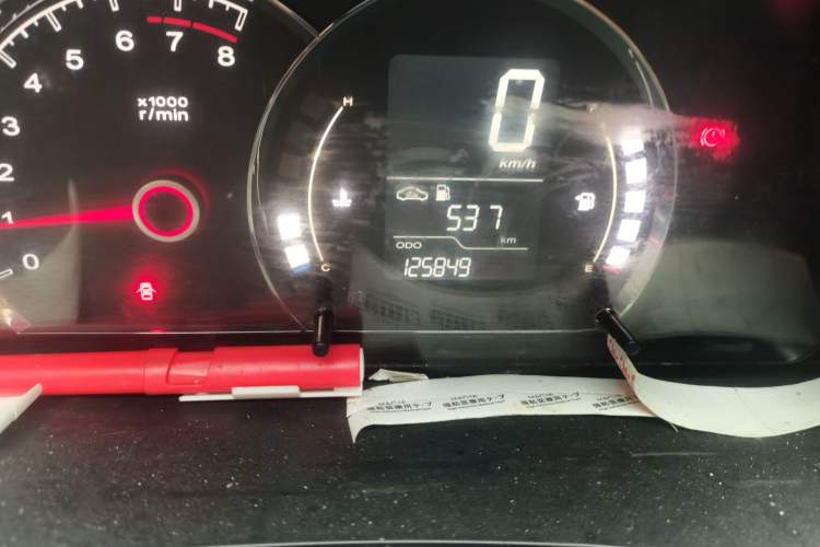 Used Roewe 350 2014 1.5L Manual Xunchi Edition Odometer Close Up