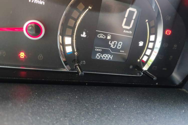 Used Roewe 350 2014 1.5L Manual Swift Edition Odometer Close Up