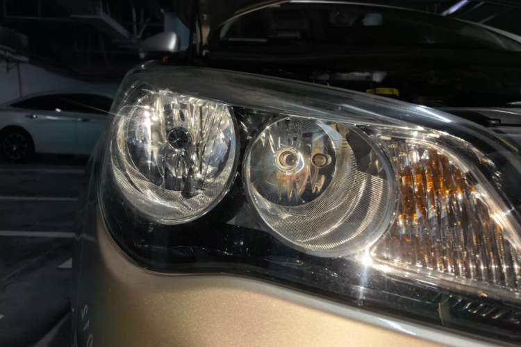 Used Roewe 350 2014 1.5L Automatic Xunda Edition Right Front Headlight