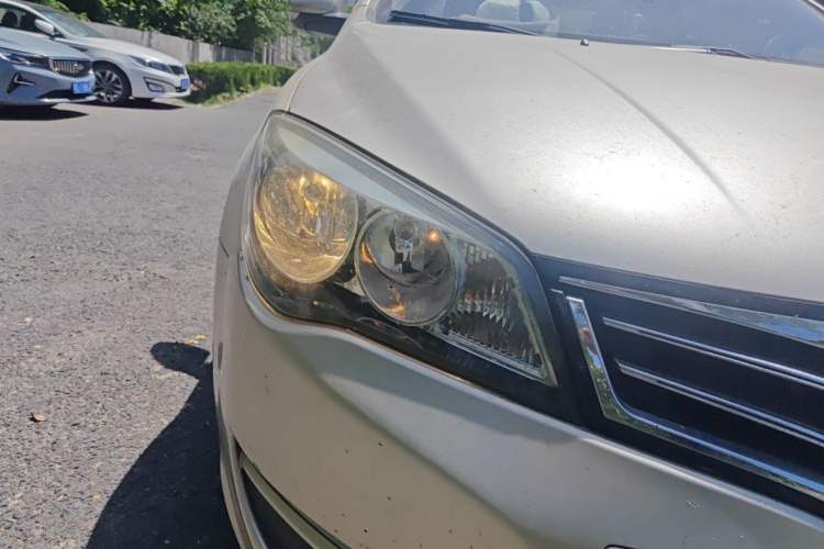 Used Roewe 350 2014 1.5L Automatic Xunda Edition Right Front Headlight