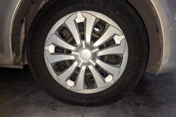 Used Roewe 350 2014 1.5L Automatic Xunda Edition Right Front Wheel Hub