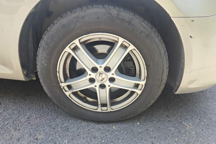 Used Roewe 350 2014 1.5L Automatic Xunda Edition Right Front Wheel Hub