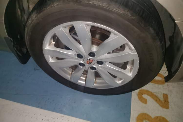 Used Roewe 350 2014 1.5L Automatic Xunyue Version Right Front Wheel Hub