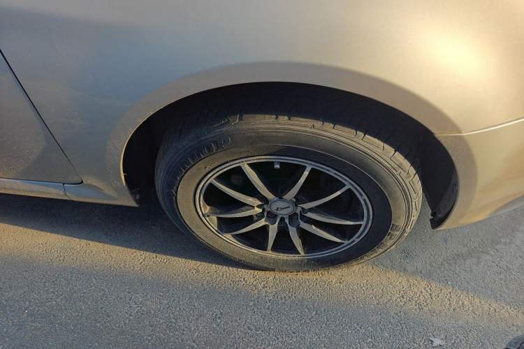 Used Roewe 350 2014 1.5L Manual Xunchi Edition Right Front Wheel Hub