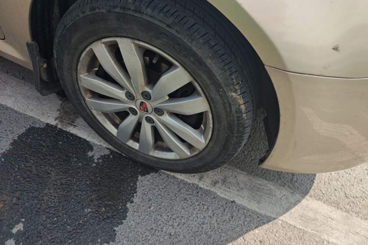 Used Roewe 350 2014 1.5L Manual Xunchi Edition Right Front Wheel Hub