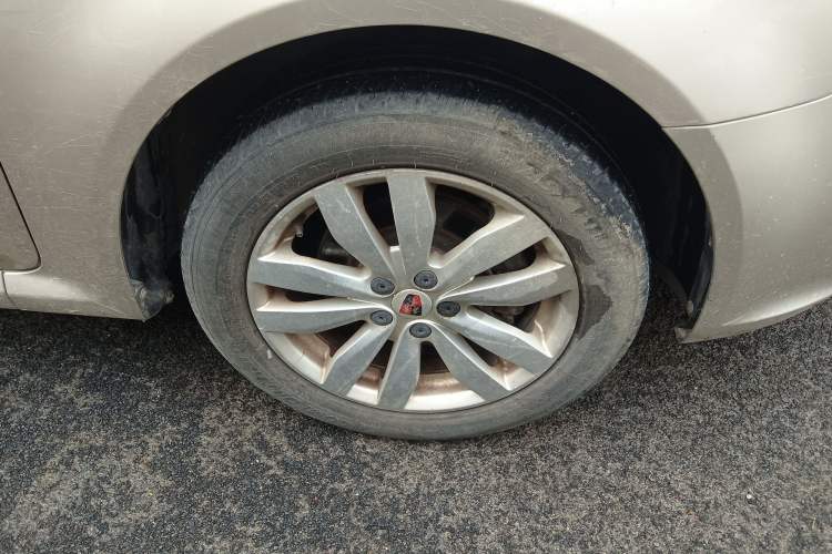 Used Roewe 350 2014 1.5L Manual Xunchi Edition Right Front Wheel Hub