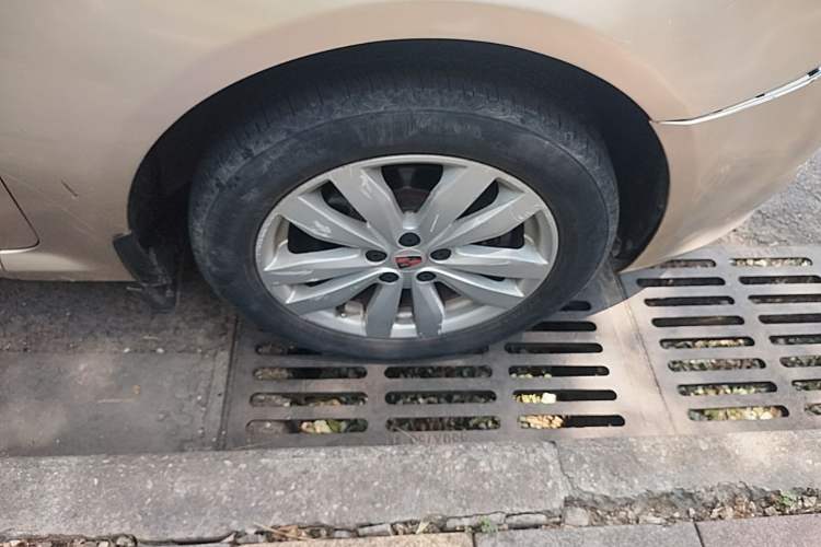 Used Roewe 350 2014 1.5L Manual Swift Edition Right Front Wheel Hub