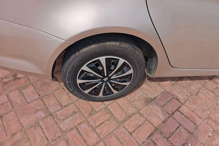 Used Roewe 350 2014 1.5L Manual Xunchi Edition Right Rear Wheel Hub