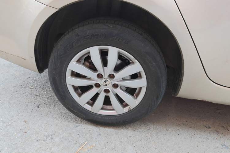 Used Roewe 350 2014 1.5L Automatic Xunda Edition Right Rear Wheel Hub