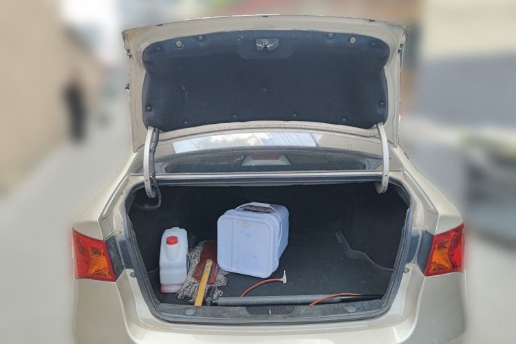 Used Roewe 350 2014 1.5L Automatic Xunyue Version Trunk