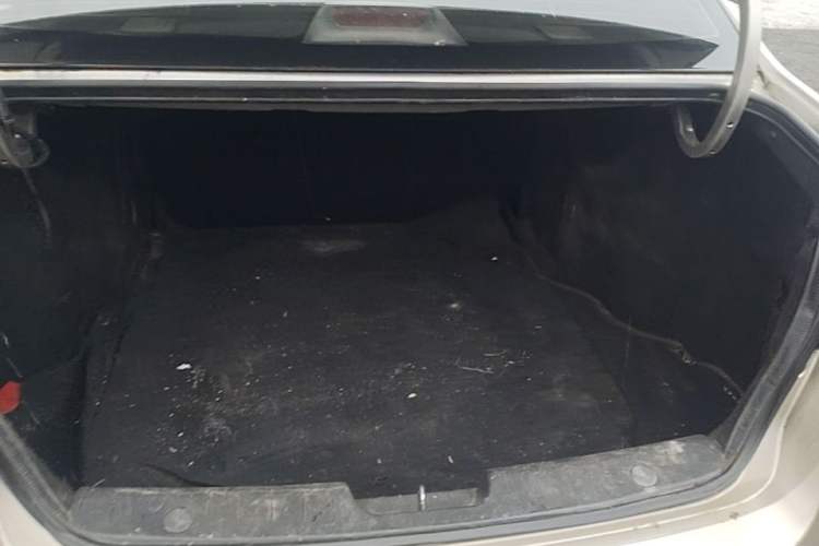 Used Roewe 350 2014 1.5L Manual Xunchi Edition Trunk