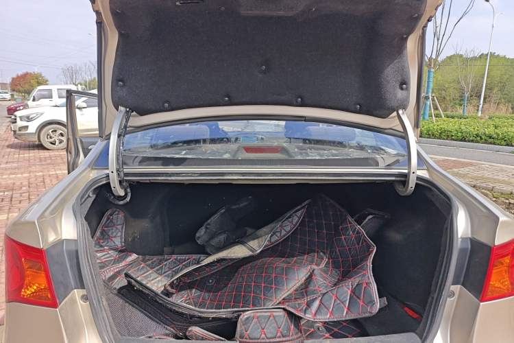 Used Roewe 350 2014 1.5L Manual Xunchi Edition Trunk
