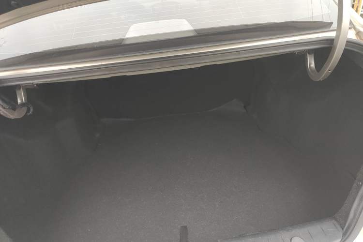 Used Roewe 350 2014 1.5L Automatic Xunda Edition Trunk