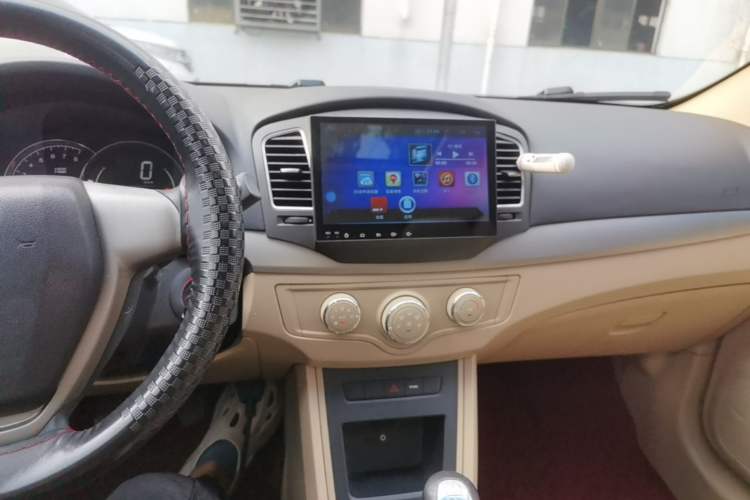 Used Roewe 350 2015 1.5L Manual Luxury Sunroof Edition Audio And AC Panel