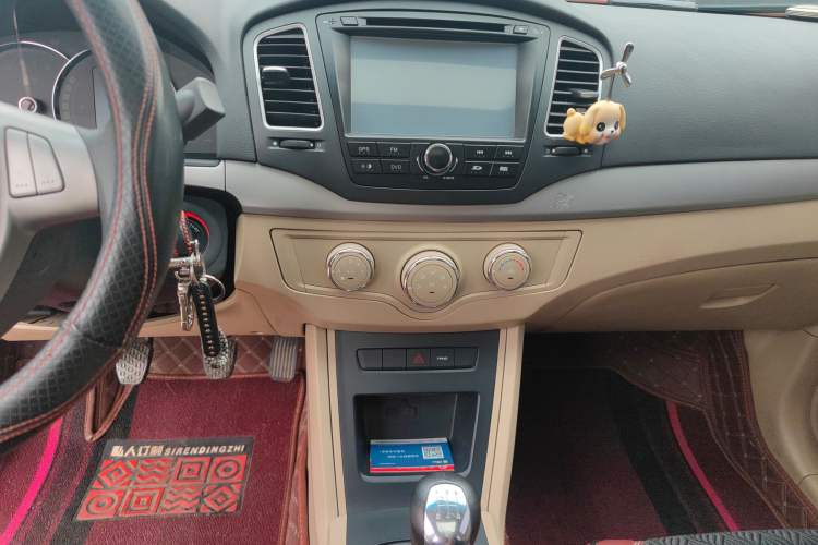 Used Roewe 350 2015 1.5L Manual Luxury Sunroof Edition Audio And AC Panel