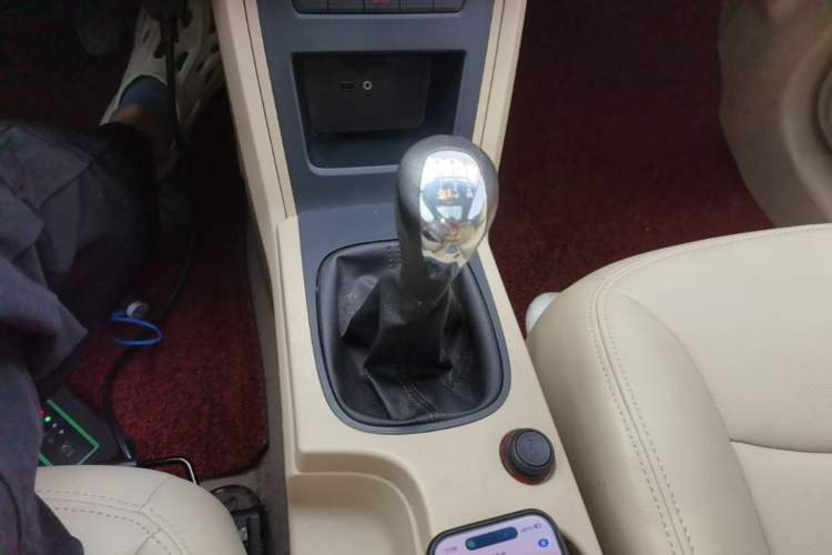 Used Roewe 350 2015 1.5L Manual Luxury Sunroof Edition Gear Lever