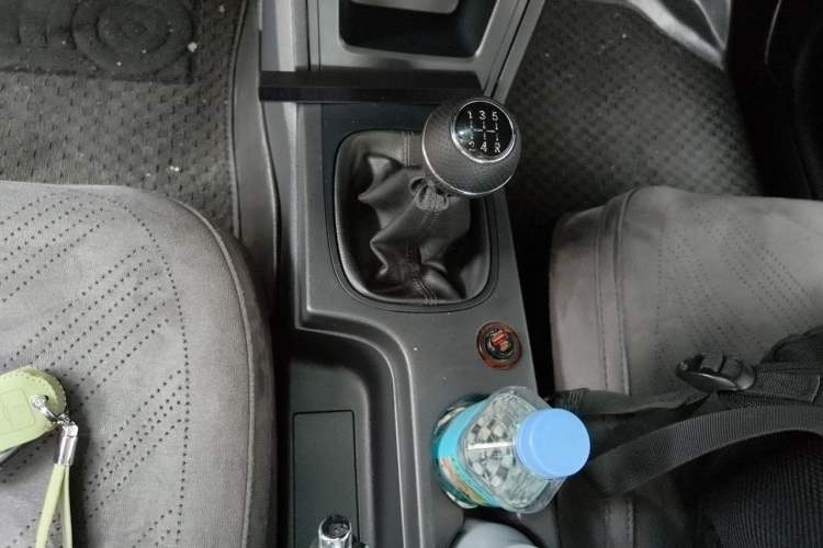Used Roewe 350 2015 1.5L Manual Luxury Sunroof Edition Gear Lever