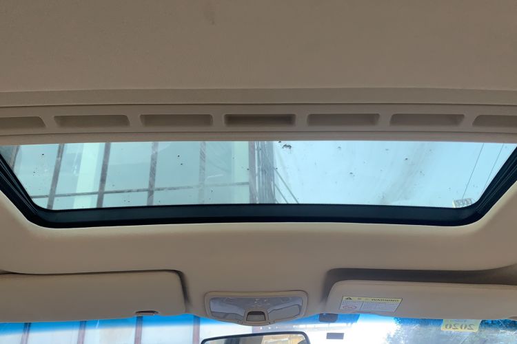 Used Roewe 350 2015 1.5L Automatic Luxury Sunroof Edition Interior 3