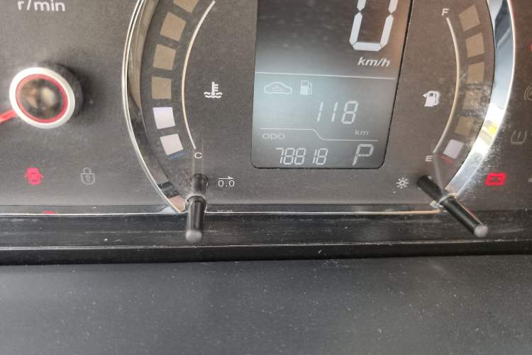 Used Roewe 350 2015 1.5L Automatic Luxury Sunroof Edition Odometer Close Up