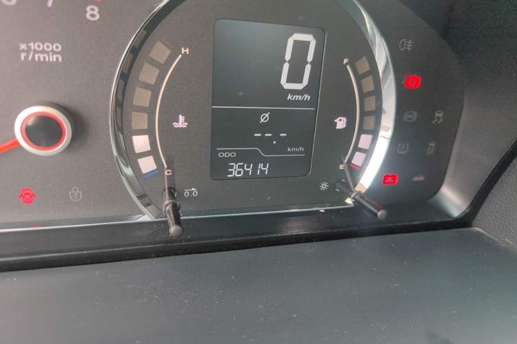 Used Roewe 350 2015 1.5L Manual Luxury Sunroof Edition Odometer Close Up